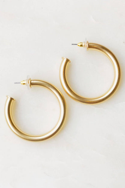 Upper Class Taste Hoop Earrings: Gold / Big