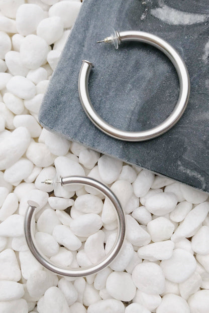 Upper Class Taste Hoop Earrings: Gold / Big