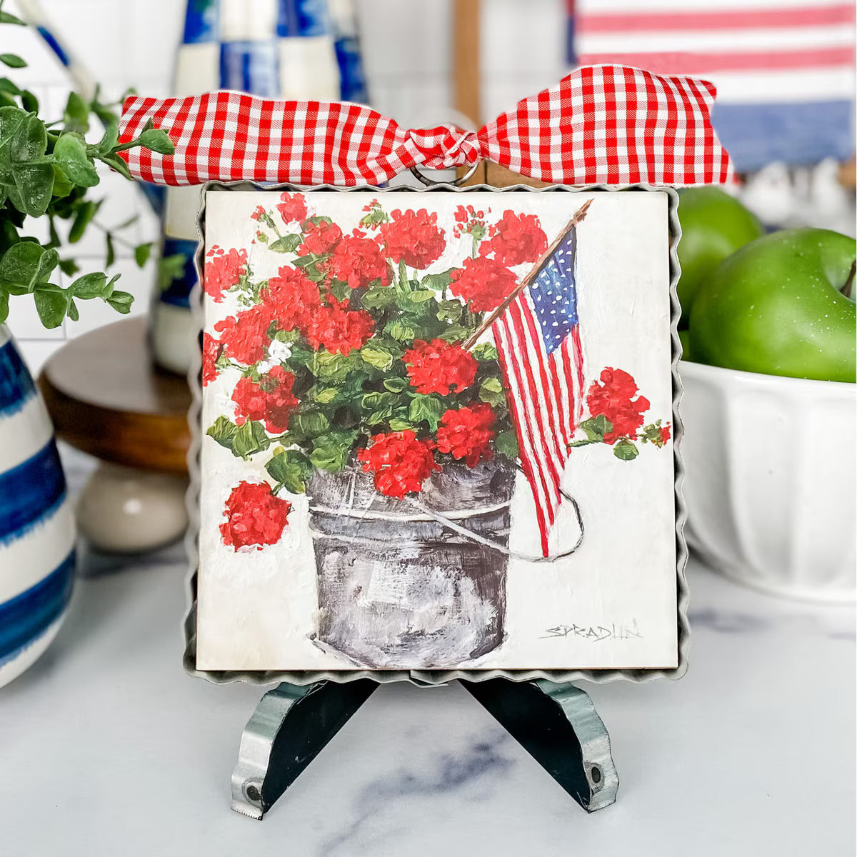 Mini art American bucket of geraniums