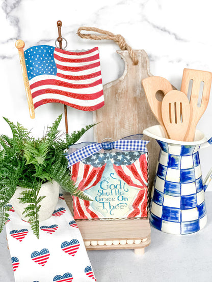 Waving flag Round Top charm