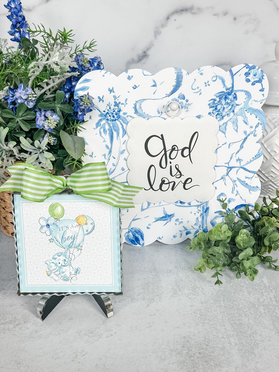 Mini gallery scallop "God is Love"