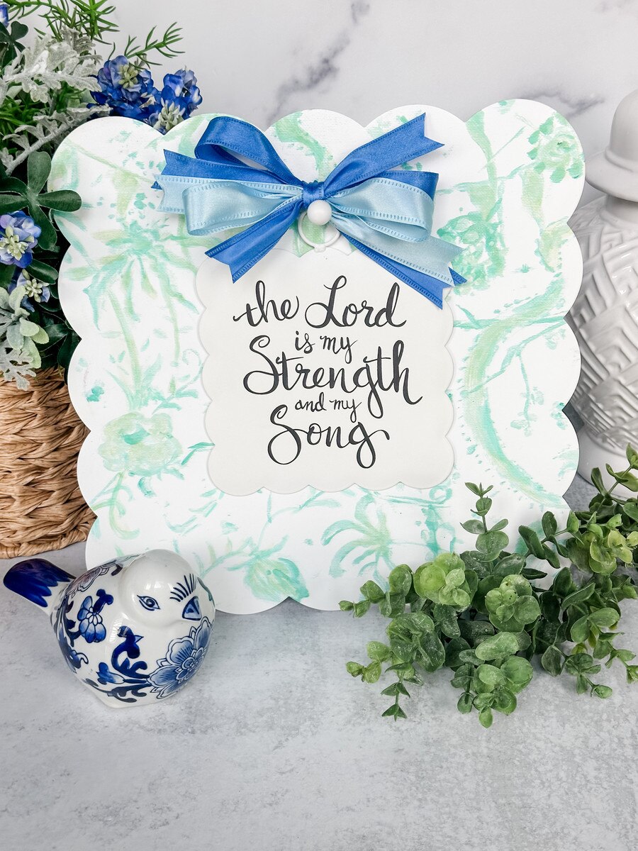 Mini gallery scallop "The Lord is my strength and my song"