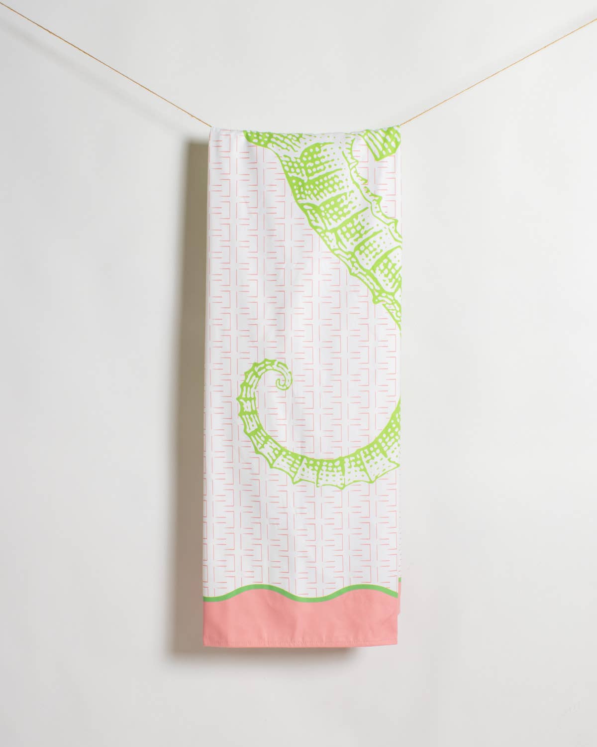 Seahorse Giant Beach Towel    Pink/Green/White    40x70