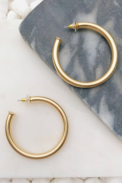 Upper Class Taste Hoop Earrings: Gold / Big