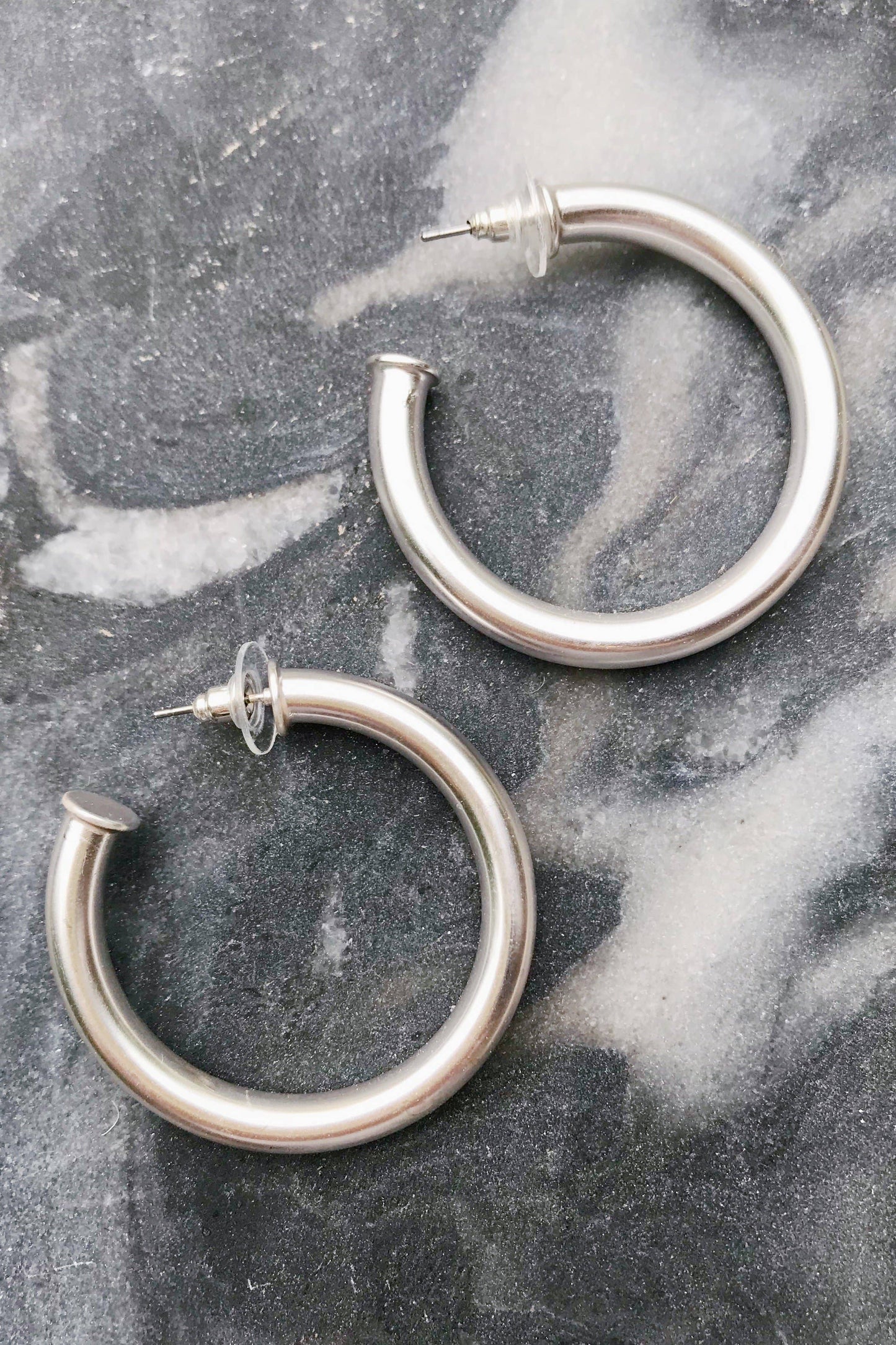 Upper Class Taste Hoop Earrings: Gold / Big